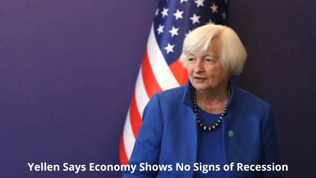 Yellen Says Economy Shows No Signs of Recession